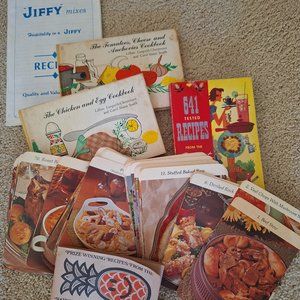 1 lot/bundle of Vintage Cooking cards and books